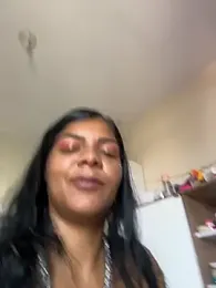 Indiazinhax webcam model stream image