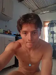 Davitfitnosuke webcam model stream image